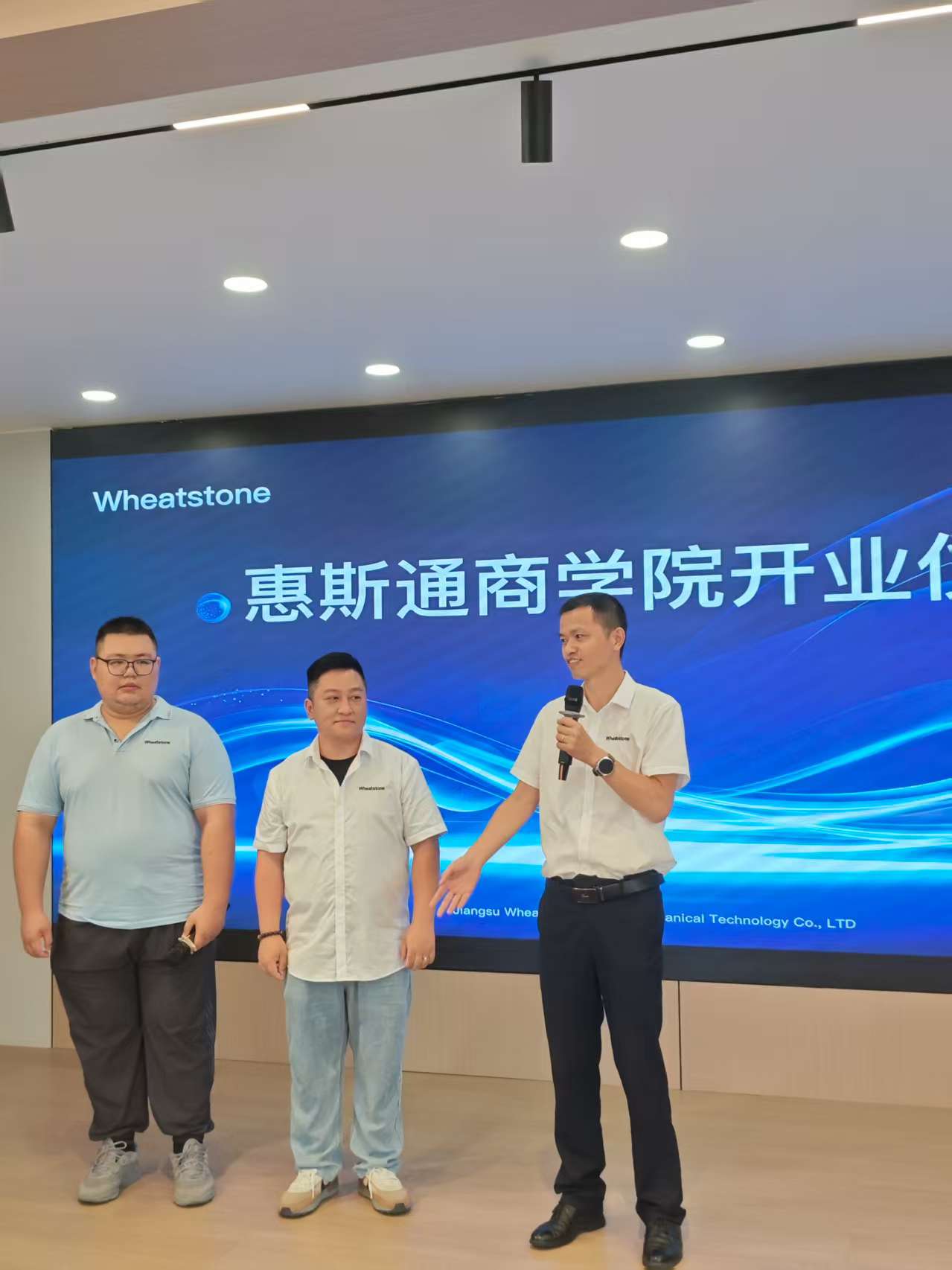 49443059.jpg 49443059.jpg